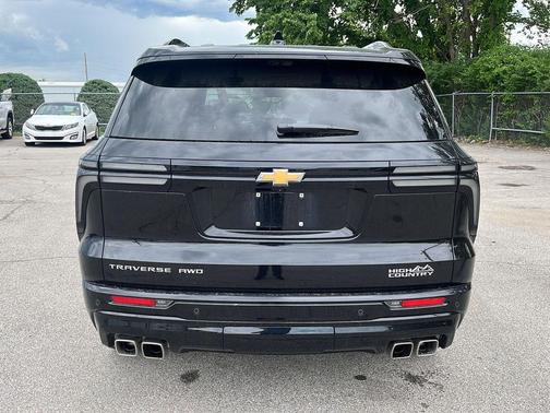 Mosaic Black Metallic 2026 Chevrolet Traverse High Country