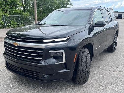 Mosaic Black Metallic 2026 Chevrolet Traverse High Country