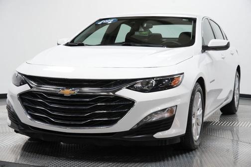 Summit White 2025 Chevrolet Malibu FWD 1LT
