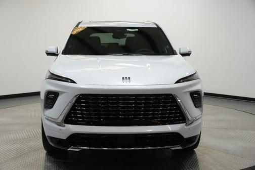 iridescent white tricoat 2026 Buick Enclave Avenir FWD