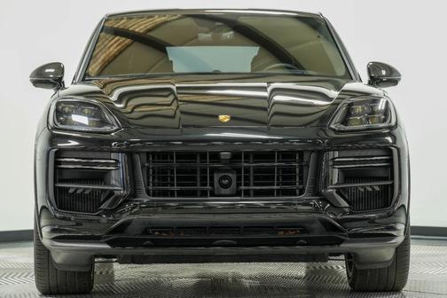 BLACK 2024 Porsche Cayenne Turbo GT