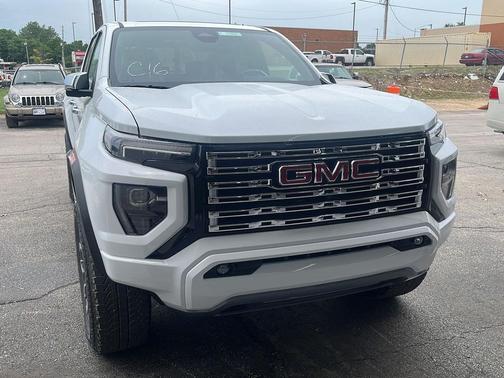 GAZ SUMMIT WHITE 2026 GMC Canyon Denali