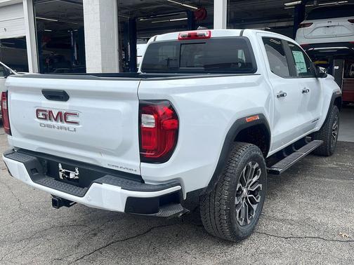 GAZ SUMMIT WHITE 2026 GMC Canyon Denali