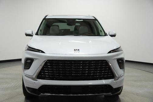 iridescent white tricoat 2026 Buick Enclave Avenir FWD