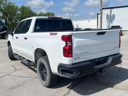 Summit White 2024 Chevrolet Silverado 1500 Custom Trail Boss