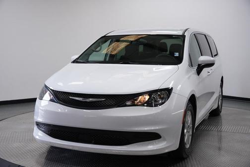 Bright White Clearcoat 2022 Chrysler Voyager LX