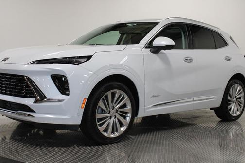 GEP IRIDESCENT WHITE TRICOAT 2026 Buick Envision Avenir AWD