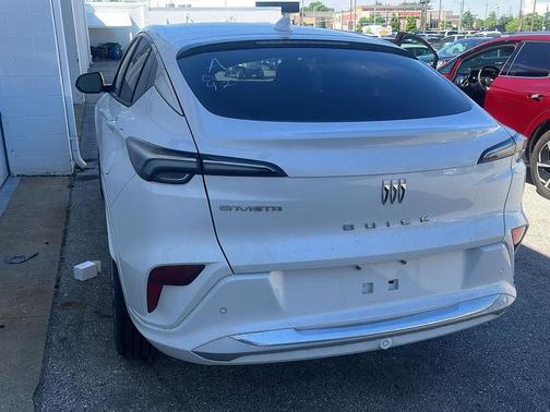 White Frost Tricoat 2025 Buick Envista Avenir FWD