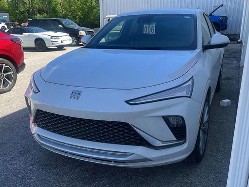 White Frost Tricoat 2025 Buick Envista Avenir FWD