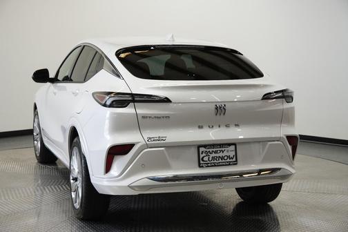 White Frost Tricoat 2025 Buick Envista Avenir FWD