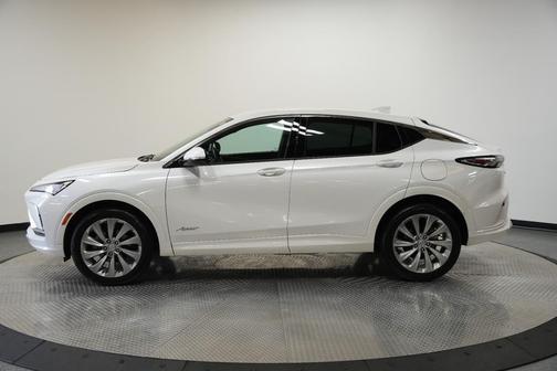 White Frost Tricoat 2025 Buick Envista Avenir FWD