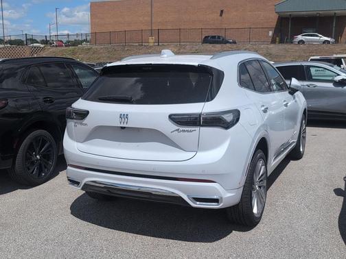 GEP IRIDESCENT WHITE TRICOAT 2026 Buick Envision Avenir AWD