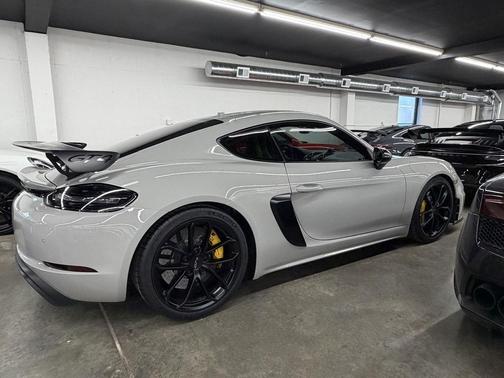 2020 Porsche 718 Cayman GT4