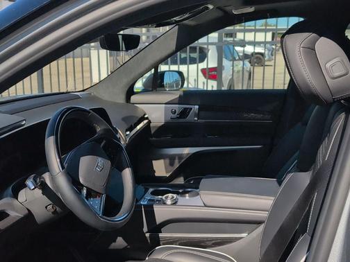 2026 Cadillac VISTIQ Platinum
