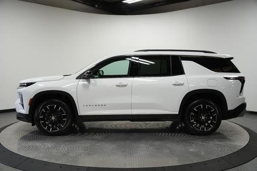 Summit White 2025 Chevrolet Traverse LT