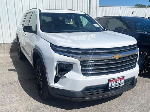 Summit White 2025 Chevrolet Traverse LT