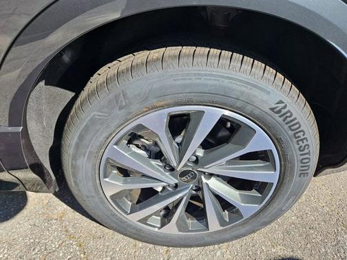 2025 Audi Q6 e-tron Premium Plus