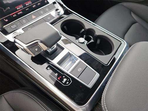 2025 Audi Q7 Premium