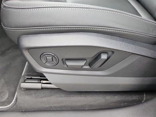 2025 Audi Q7 Premium