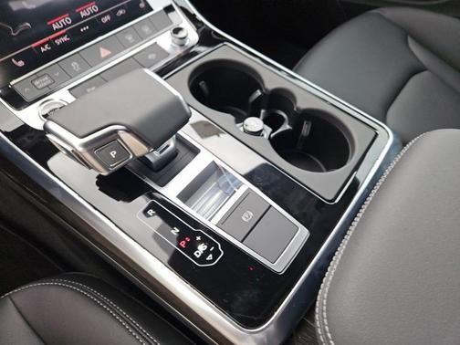 2025 Audi Q7 Premium
