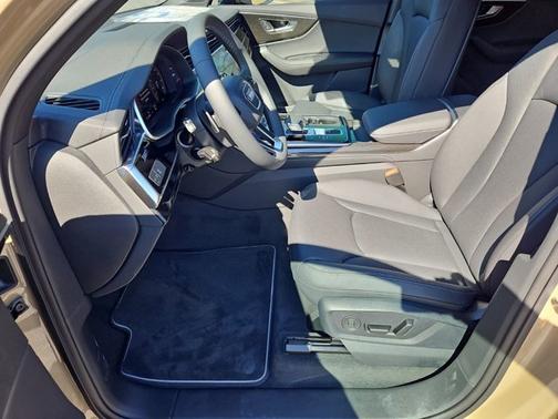 2025 Audi Q7 Premium Plus