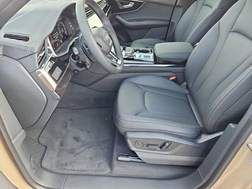 2025 Audi Q8 Premium Plus