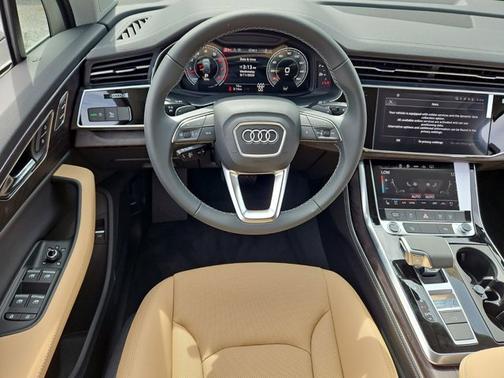 2025 Audi Q7 Premium Plus