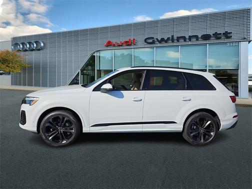 2025 Audi Q7 Premium Plus