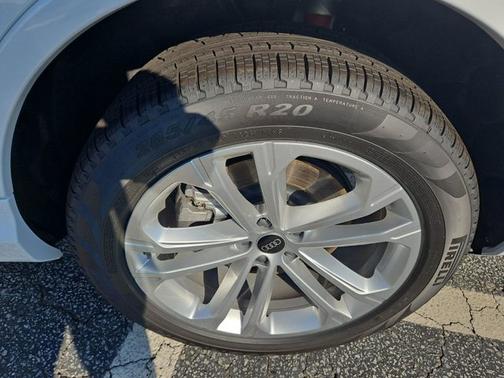 2025 Audi Q7 Premium Plus