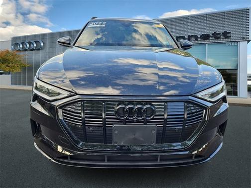 2022 Audi e-tron Premium Plus