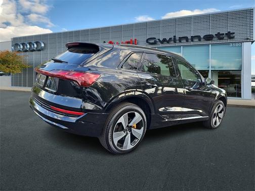 2022 Audi e-tron Premium Plus