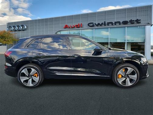 2022 Audi e-tron Premium Plus
