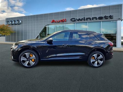 2022 Audi e-tron Premium Plus