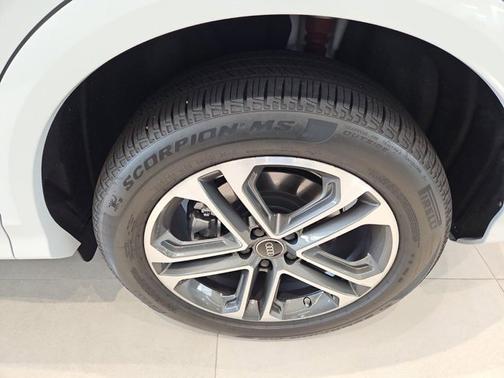 2025 Audi Q5 Premium