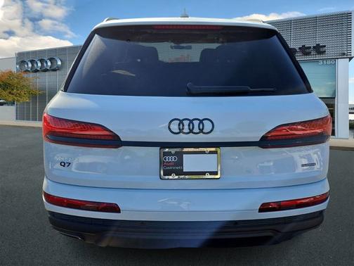 2025 Audi Q7 Premium Plus