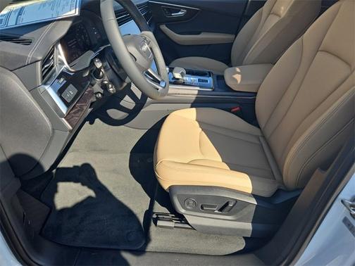 2025 Audi Q7 Premium Plus