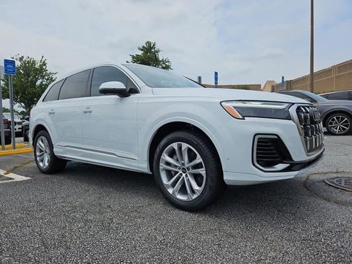 2025 Audi Q7 Premium Plus