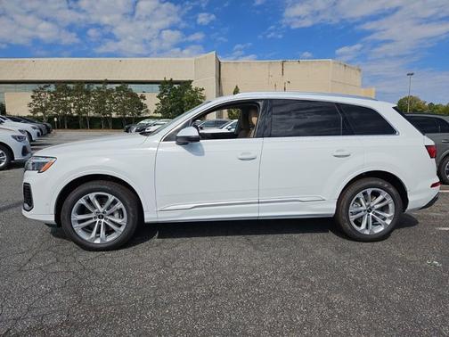 2025 Audi Q7 Premium Plus