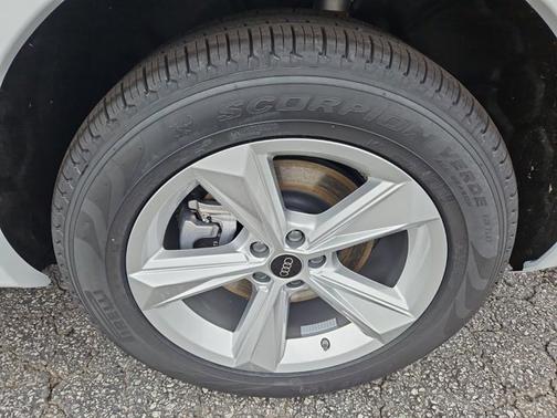 2025 Audi Q7 Premium