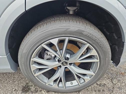 2025 Audi Q8 Premium