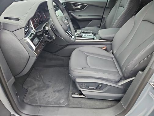 2025 Audi Q8 Premium