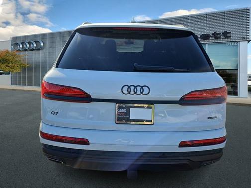 2025 Audi Q7 Premium Plus