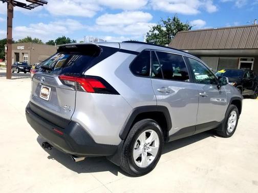 2020 Toyota RAV4 Hybrid XLE