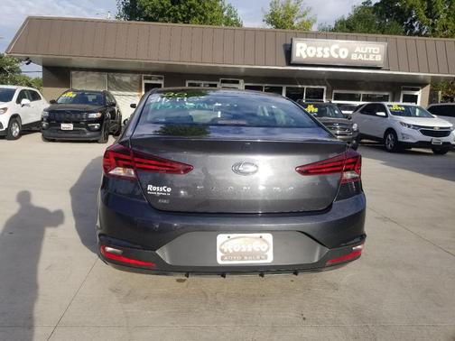 2020 Hyundai ELANTRA SE
