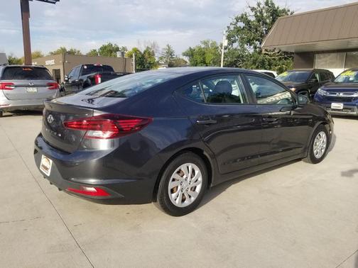 2020 Hyundai ELANTRA SE