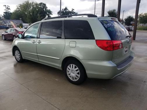 2010 Toyota Sienna LE