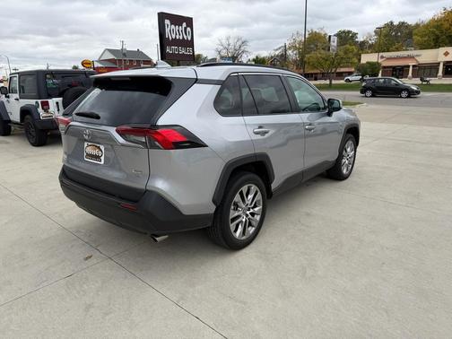 2022 Toyota RAV4 XLE Premium
