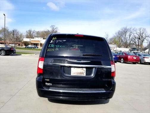 2016 Chrysler Town & Country Touring