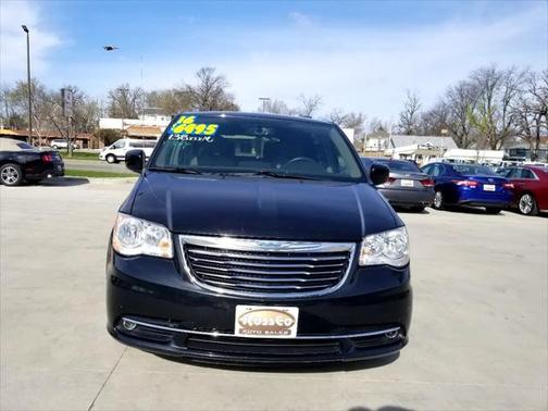 2016 Chrysler Town & Country Touring