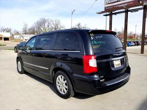 2016 Chrysler Town & Country Touring